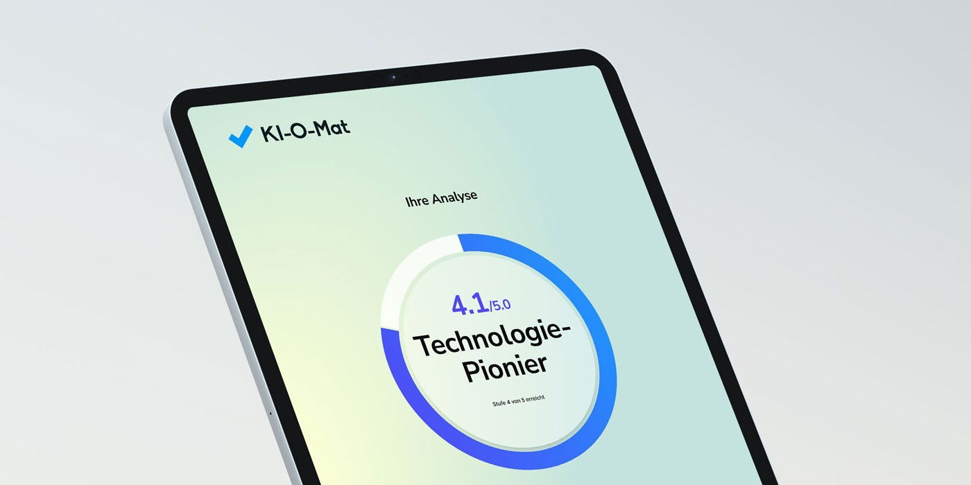 KI-O-Mat Analyse-Ergebnis auf Tablet – Detaillierte Auswertung per E-Mail